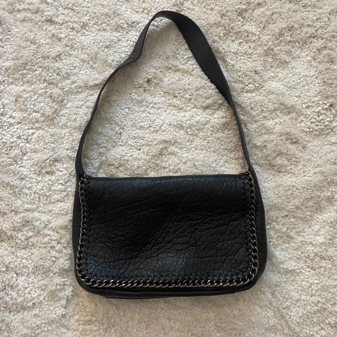 Svart axelväska från Wera Stockholm