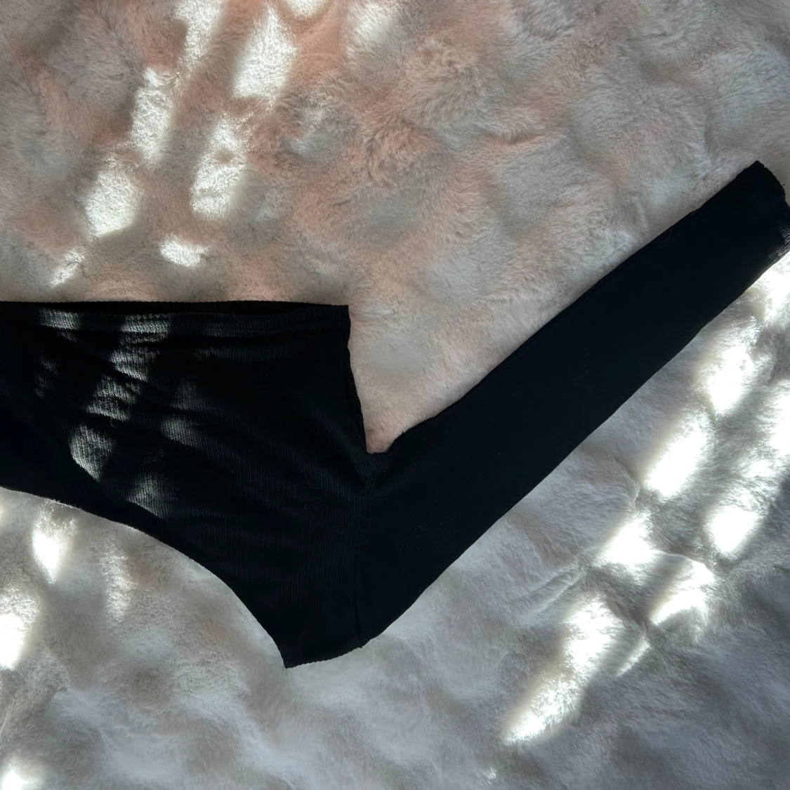 Svart one shoulder croppad topp - 4