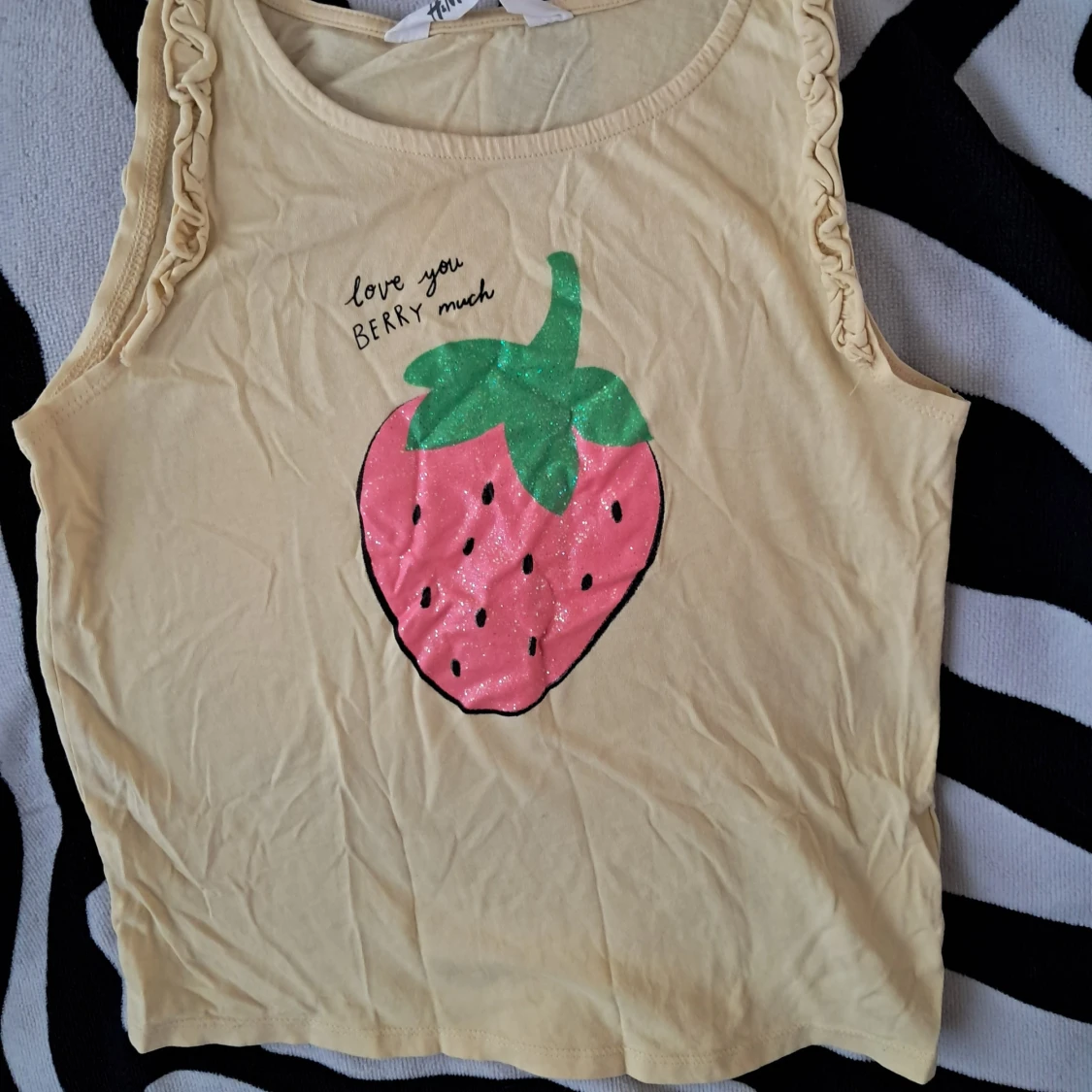Gul ärmlös topp med jordgubbstryck H&M (barn)