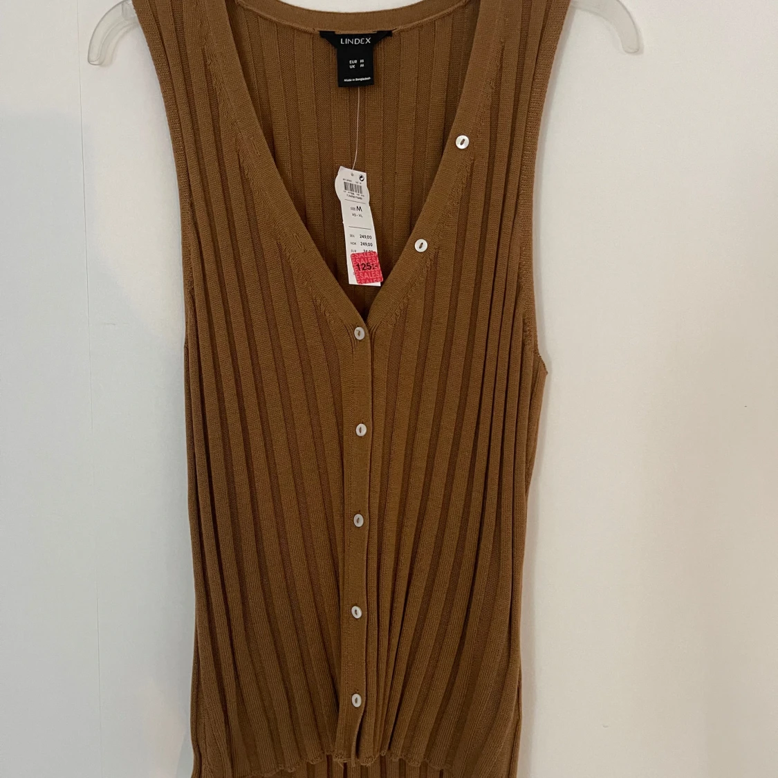 Ribbad brun väst från Lindex