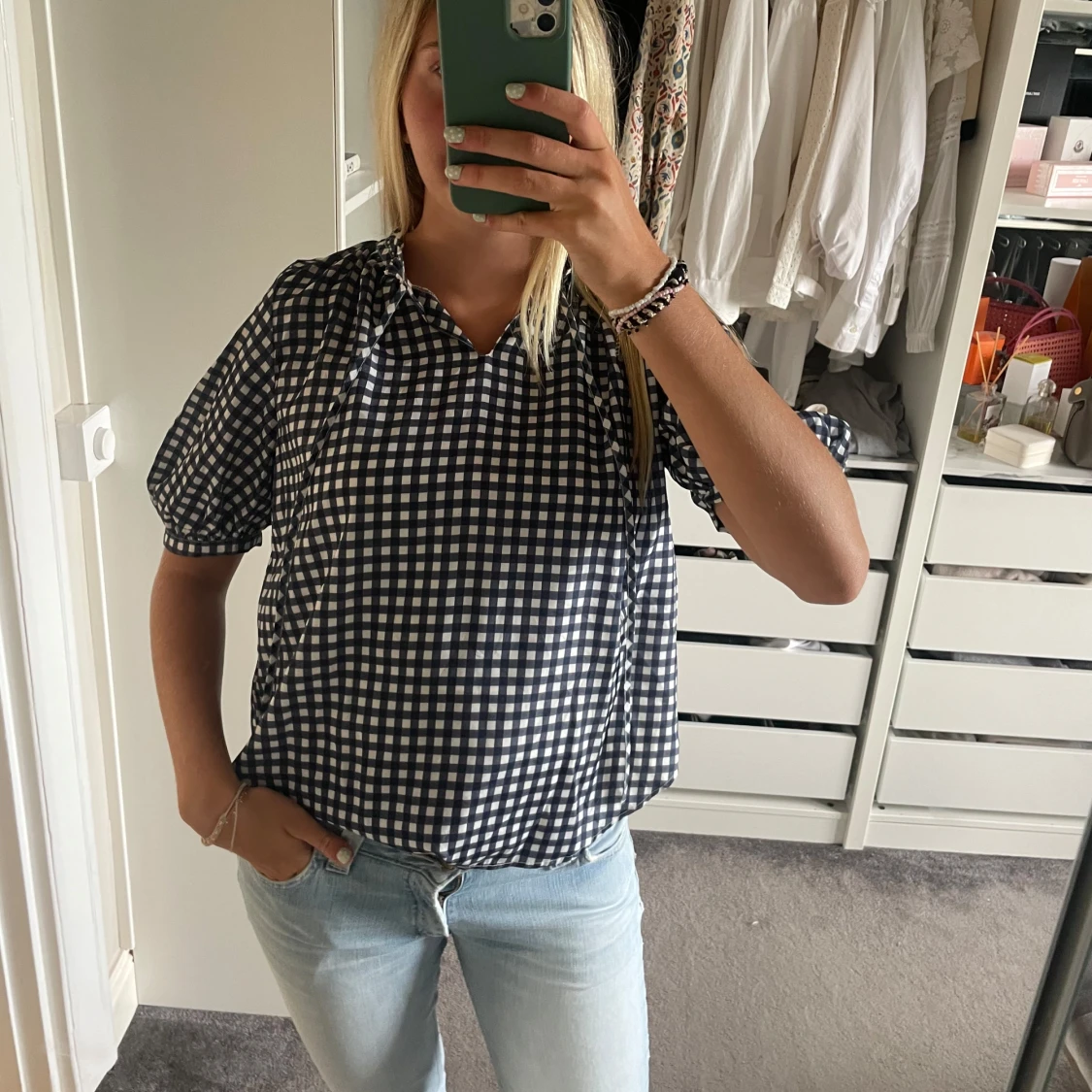 Blåvit rutig blus med puffärm