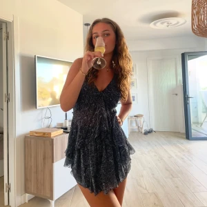 Set zara - Set från Zara med kjol (shorts i) och linne. Ser ut som en klänning när det bärs tillsammans. Inga täcken på användning