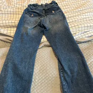 Säljer ett par jeans i storlek 146 aldrig använd pga för små. 190kr + frakt