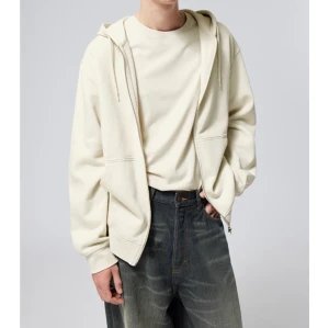 Zip tröja - Snygg beige Weekday zip tröja. Använt 2 gånger. Fint skick 9/10. Storlek M men är lite stor i storleken.