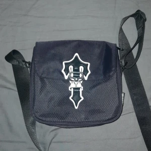 Trapstar messenger bag - Trapstar messenger bag Skick 10/0