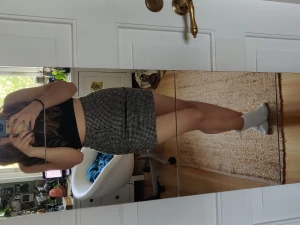 Kjol - Dark academia vibe kjol som jag ÄLSKAR men som har blivit för tajt på mig tyvärr:(