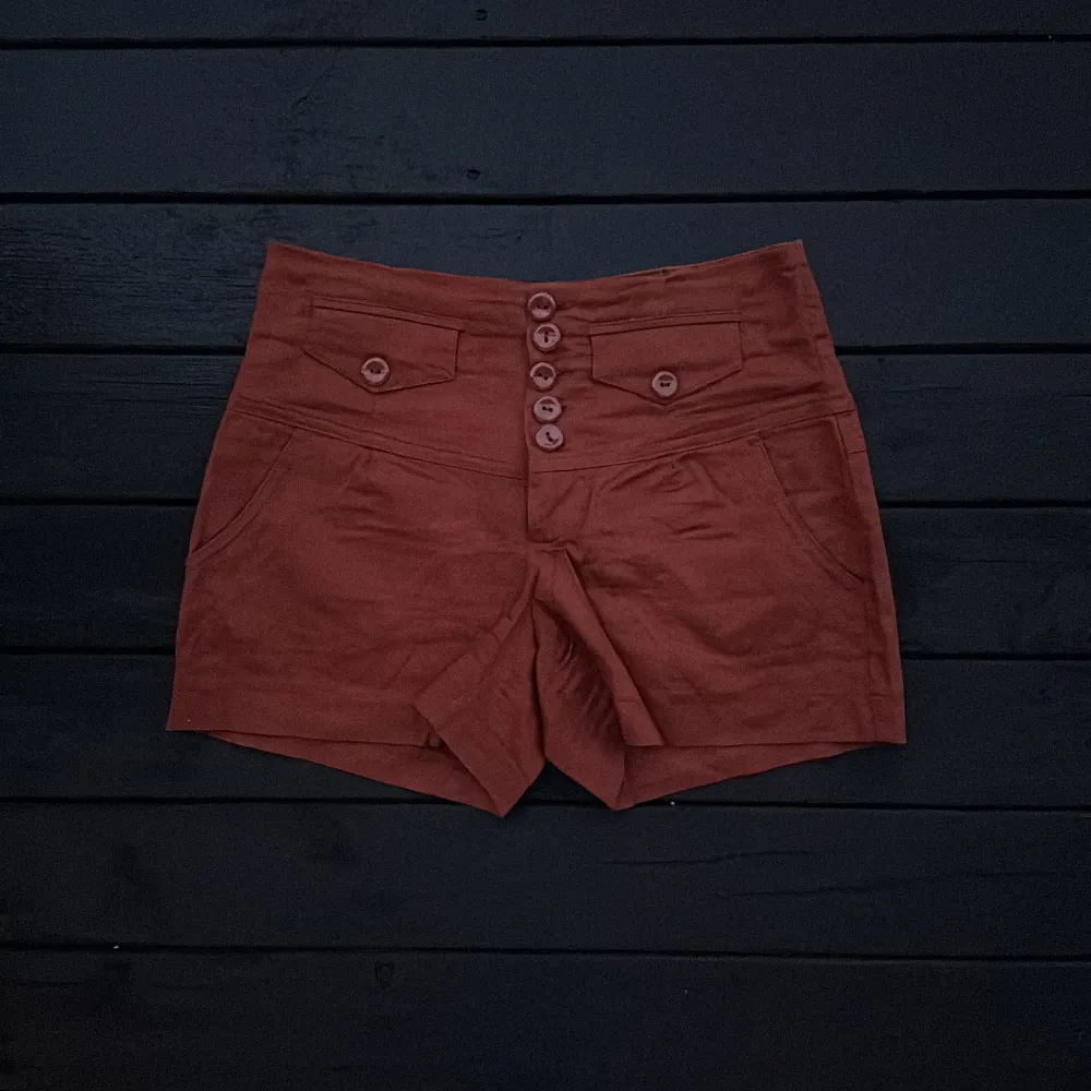 Rostfärgade tyg shorts med högre midja 🍂 . Shorts.