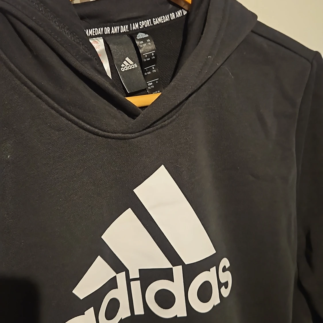 Svart Adidas hoodie stl. Barn XL/ small - 90