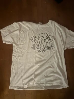 Vintage tshirt  - Roligt vintage tshirt  Med ett sjukt roligt tryck på ryggen.  Storlek L 