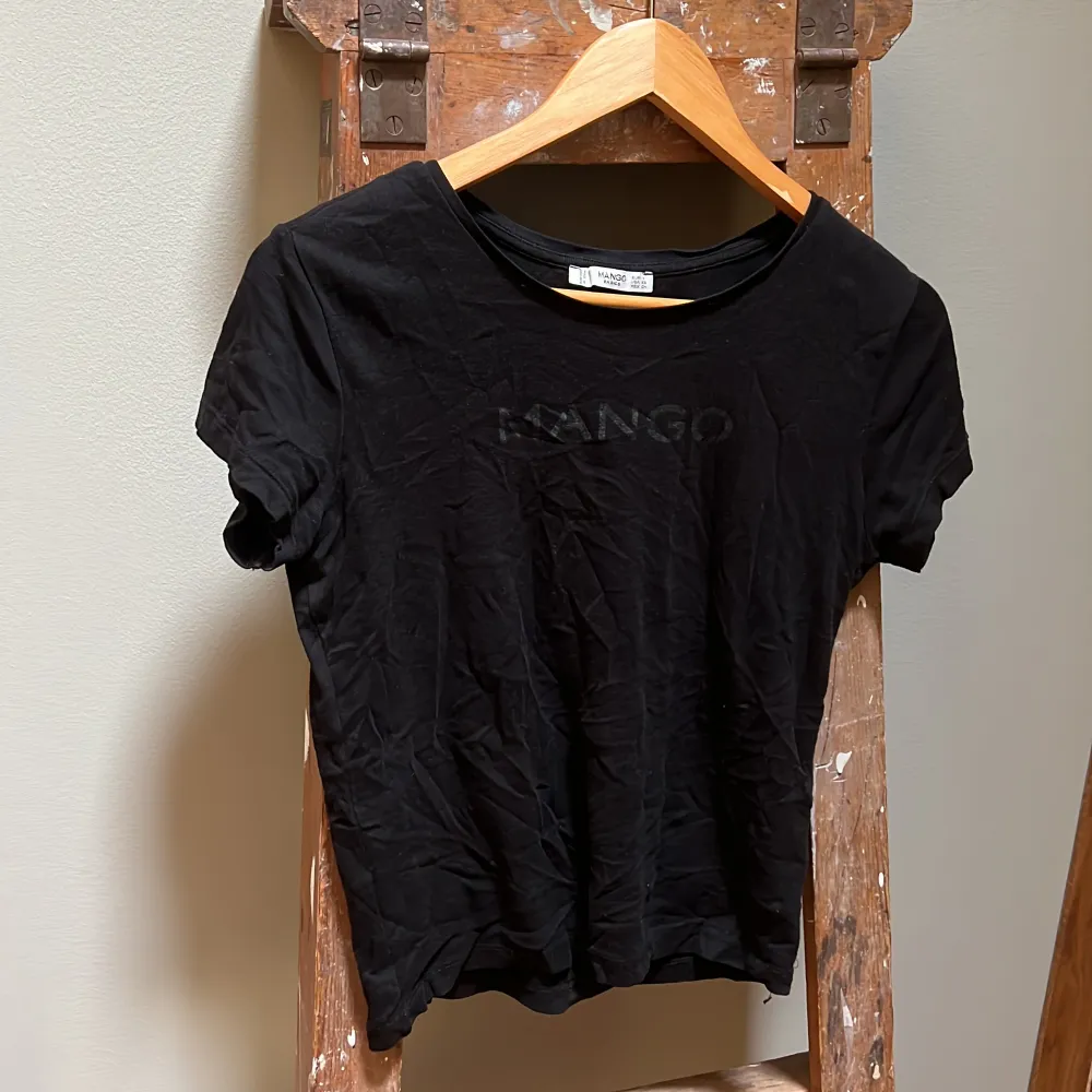 Top from mango . T-shirts.