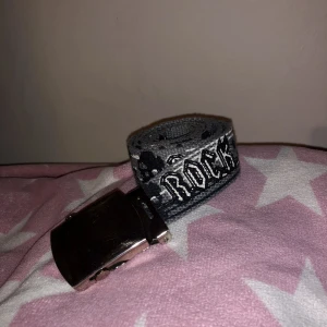 Bälte🖤 - Jättesnyggt bälte🫶 knappast använd så säljer för passar någon annan bättre🙏🏻 