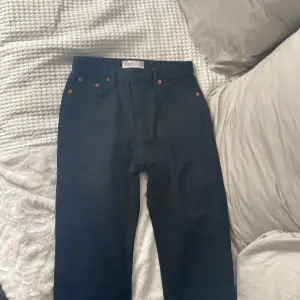 Svarta zara jeans aldrig använt då de är för små. Strl 36. Nyskick. 