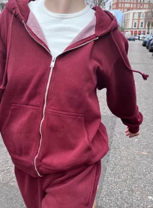 Brandy hoodie - Väldigt oanvänd, bra skick! Nypris är 450kr