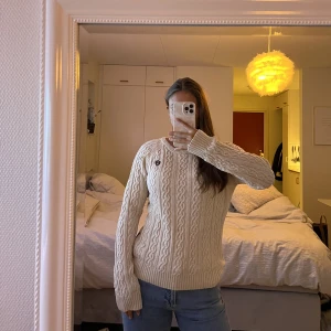 Stickad tröja - Fin kabelstickad tröja från Sebago, nyskick☺️