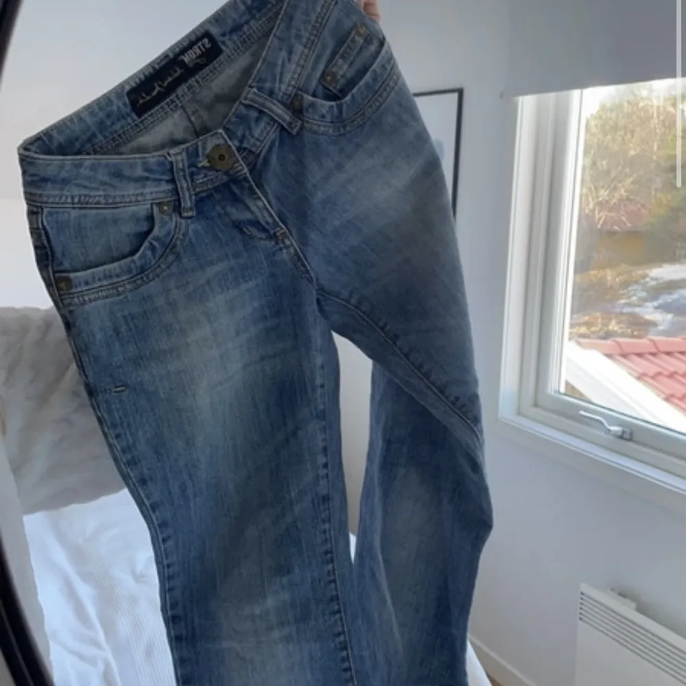 Super snygga lågmidjade raka jeans. Inga bilder på då dom är för små. Köparen står för frakt:). Jeans & Byxor.