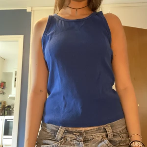 Blått ribbat linne - Storlek M! Inga skavanker eller liknande. Säljer för 39kr 💕🌟