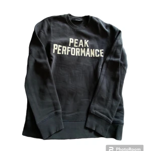 Peak Performance sweater - Skick: 8/10 lätt använd  Strl: S
