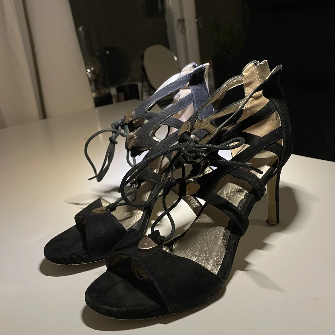 Svarta höga smala klackar - 91