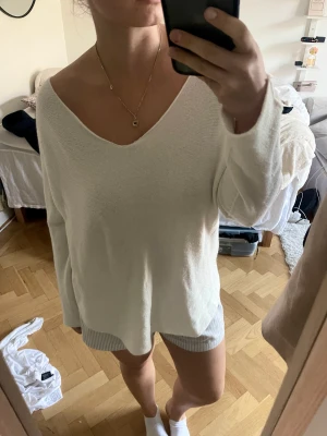 Stickad tröja - Jätte söt stickad tunn tröja, som jag köpte på en marknad utomlands💞