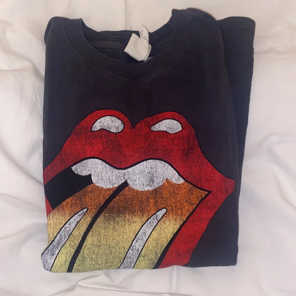 Ascool the Rolling Stones t shirt från H&M inga tecken på användning! Nypris 100+kr. T-shirts.