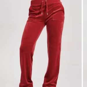 Juicy couture  - INTRESSEKOLL på mina röda Juicy cotoure byxor❤️  Kom med pris förslag så löser vi någonting❤️ Skick: 8/10