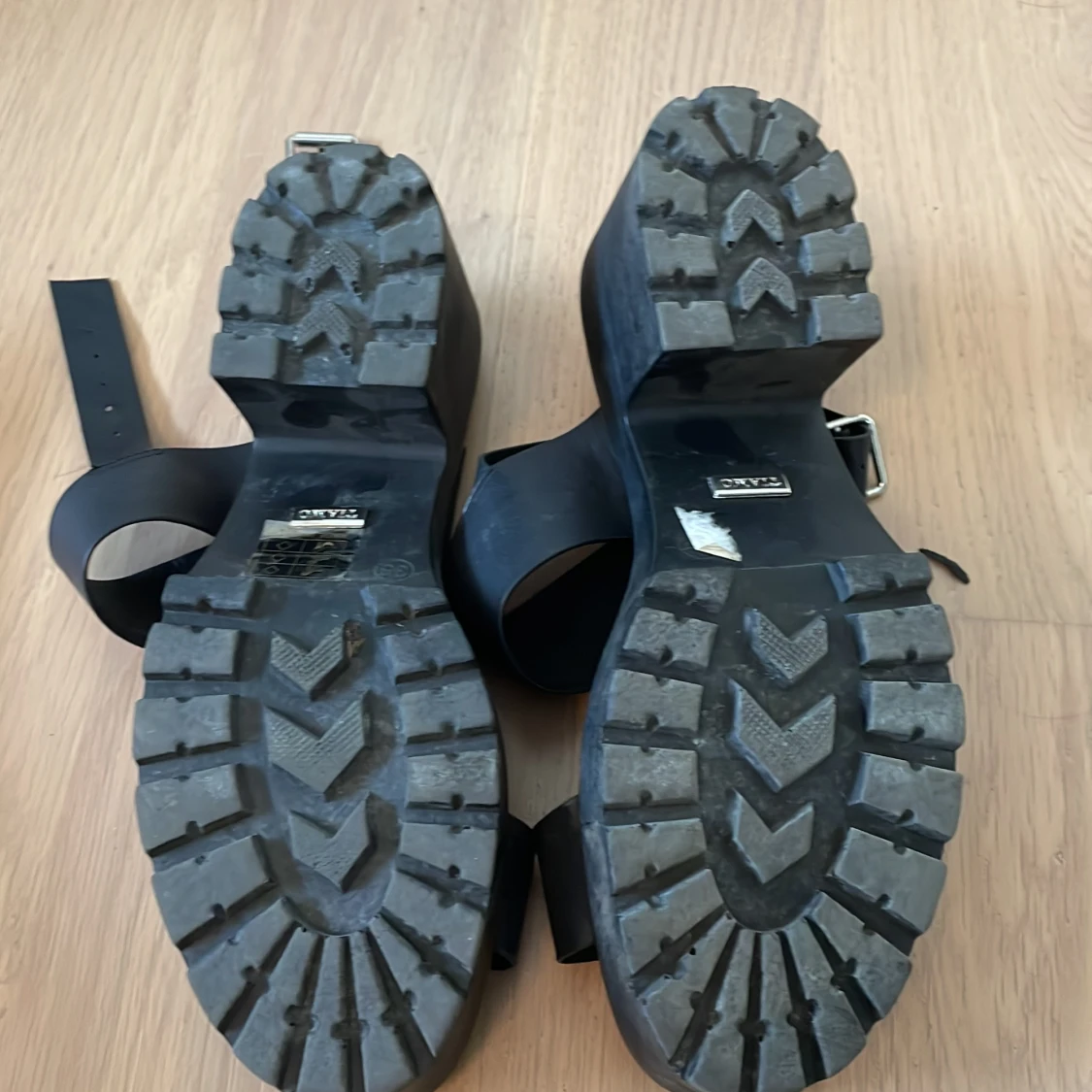 Platåsandaletter Tiamo - 90