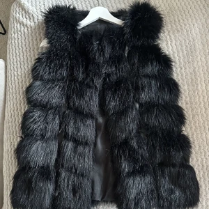 Pälsväst  - Använd men i fint skick.