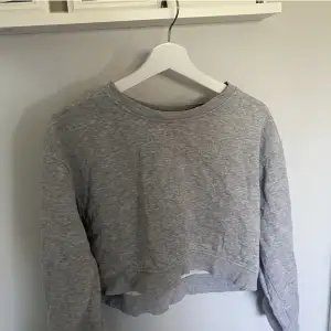 Som ny, grå sweater från zara🤍