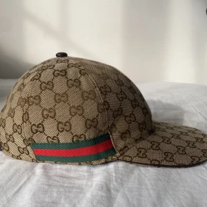 Gucci keps - Beige gucci keps storlek s Möts i Stockholm eller fraktar