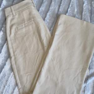 Perfect for fall or autumn. Long pants, very comfortable. tight on the waist and falls nicely on the legs