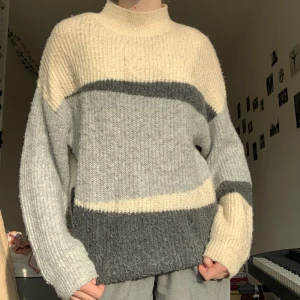 Stickad tröja - Mjuk tröja i storlek M