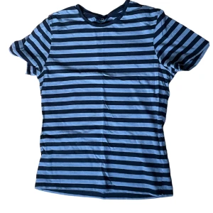 randig emo tröja  - svart/grå randig tröja storlek m