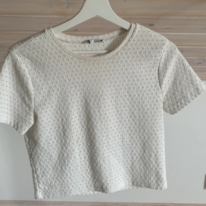 Zara topp - Kommer inte till användning, köpare står för frakten, använd gärna köp nu🤍🤍