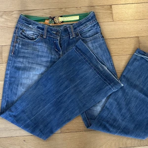 70s utsvängda Jeans  - Supersnygga 70s jeans💗 jeansen är i bra skick och är utsvängda🙌Pris går att diskutera 💋
