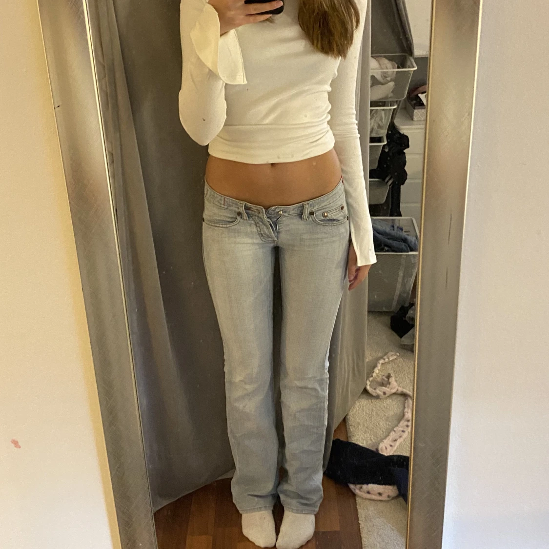 Ljusblå lågmidjade jeans