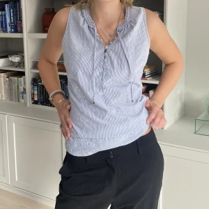 topp utan armar randig blå  - Snygg topp/ linne 