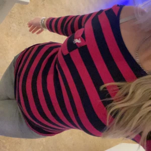 Fin tröja - Fin långärmad tröja som är lite offshoulder