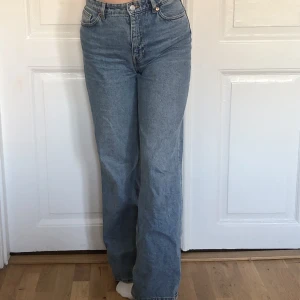 Lösa jeans  - Snygga, sitter bra. Men använder inte. 