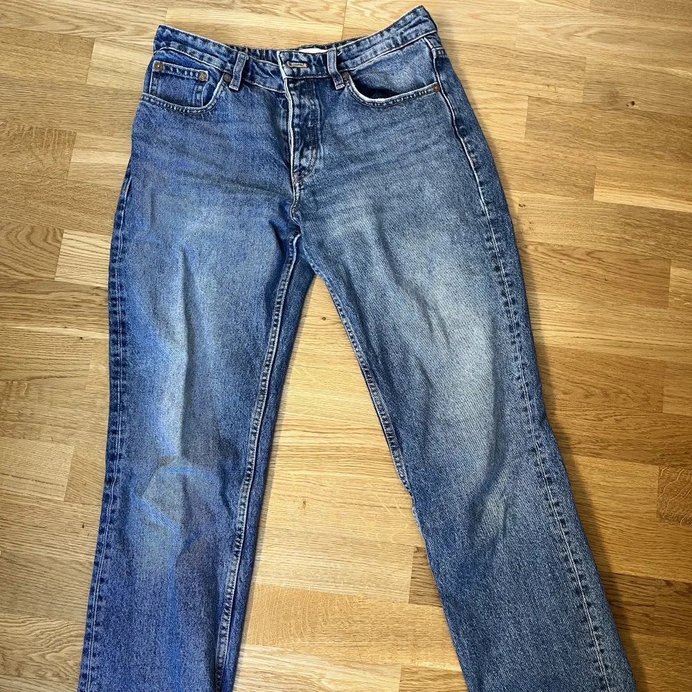 Klassiska jeans från zara i storlek 38 men liknar 36! Använda men i perfekt skick. Jeans & Byxor.
