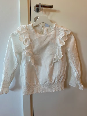 Fin sommar blus - Säljer denna fina blus från lindex efter att den blivit för liten. Tar endast swish⚡️💋
