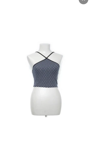 Topp från zara - En topp från zara men köpt på sellpy. Aldrig använd. Passar xs-s.