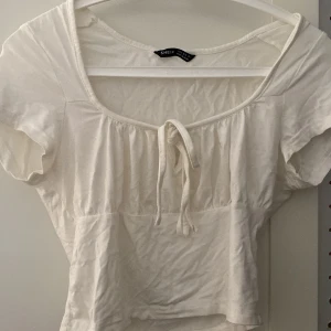 Topp från Shein - Fin topp från shein, storlek S, säljer för att den inte kommer till användning. 70kr+ frakt