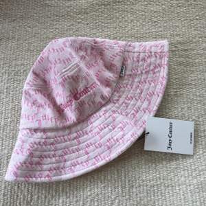 Gullig rosa solhatt från Juicy couture. Oanvänd med lapp kvar! 💘
