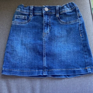 Jeans kjol - Snygg jeans kjol, som int ekonmer till användning!😊