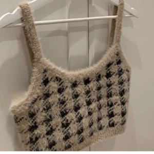 Linne  - Säljer denna superfina topp från NA-KD då de inte kommer till användning längre. 