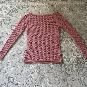 Rosa stickad tröja - Rosa stickad tröjig som är ihålig💓