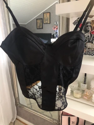 Korsett - Ungefär en korsett topp, helt ny och aldrig använd. Storlek M, köparen står alltid för frakt🫶🏼