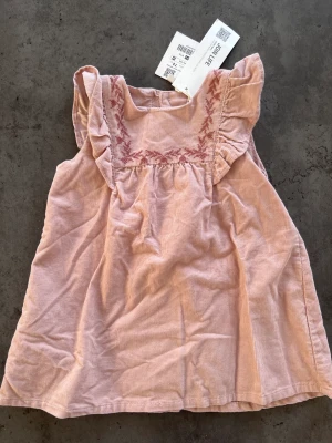 Klänning för flicka oanvänd  - Rosa klänning för klicka 9 månader 