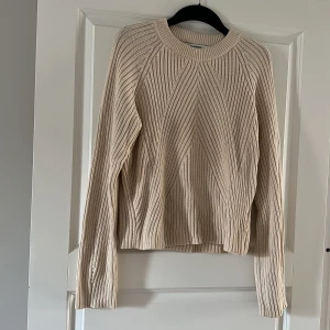 Stickad tröja  - En stickad tröja från märket Carin Wester. Aldrig använd!