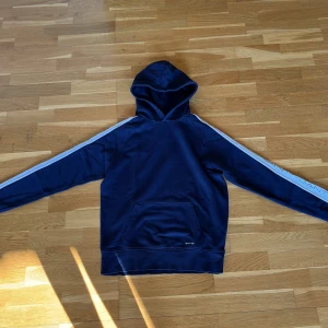 Gant hoodie - En gant hoodie i bra skick